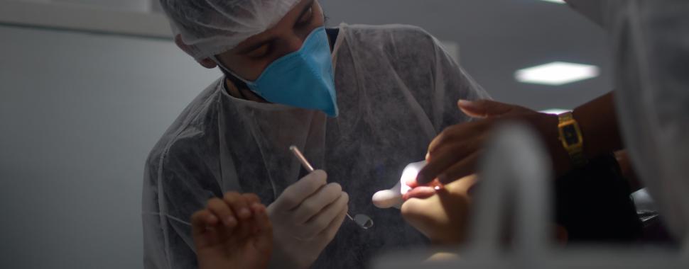 O cirurgião-dentista é responsável por cuidar da estética e da saúde bucal das pessoas. Crédito: João Velozo/LeiaJá Imagens